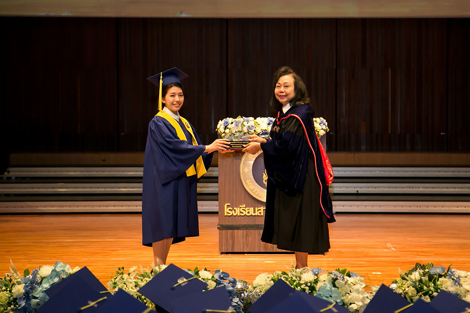 MUIDS Director giving diploma